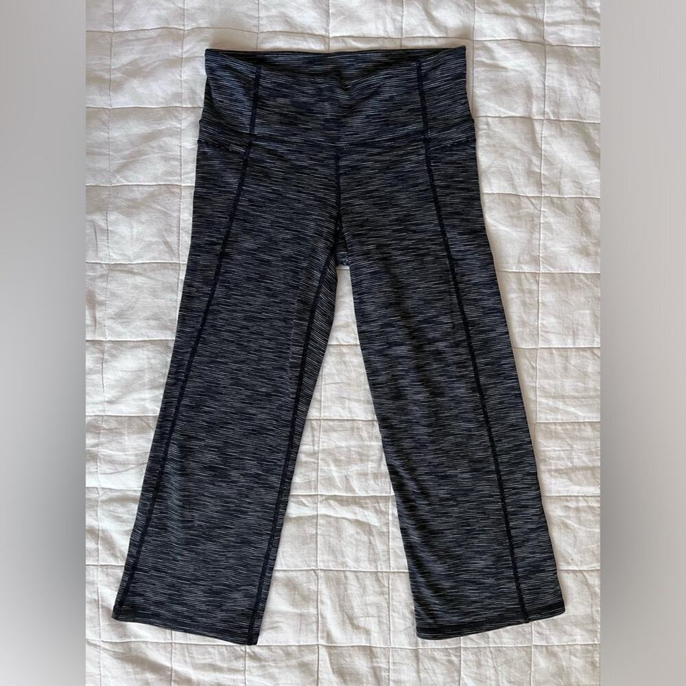 Athleta Energy Power Up Space Dye Grey Athletic Capri Yoga Pants - Small
